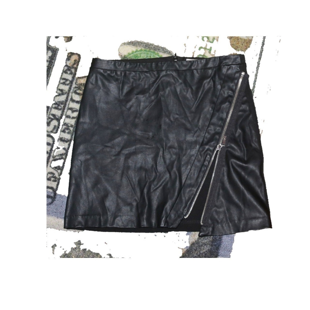 GUESS LEATHER MINI-SKIRT